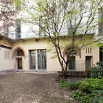 Guesthost - Cordusio Enchanting Apartment
